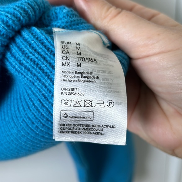 H&M Divided cropped sweater with boxier fit and wider sleeves - Picture 7 of 7